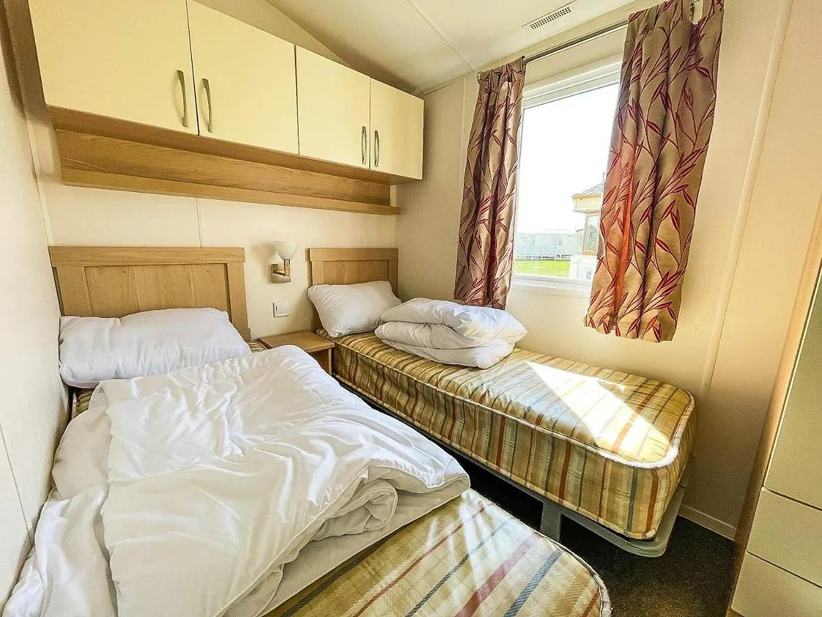 Lovely Caravan With Decking At Sand Le Mere Park In Yorkshire Ref 71032Tv Hotel Tunstall  Campsite Tunstall (East Riding of Yorkshire)
