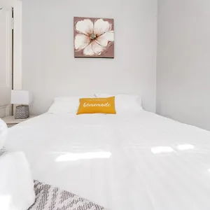 2 Bedroom Centre - Royal Mile - Castle & Waverley Train Station - Sleeps 4 , Edinburgh United Kingdom